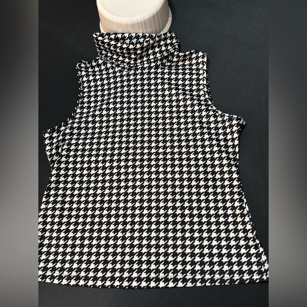 SHEIN Monochrome Houndstooth Top